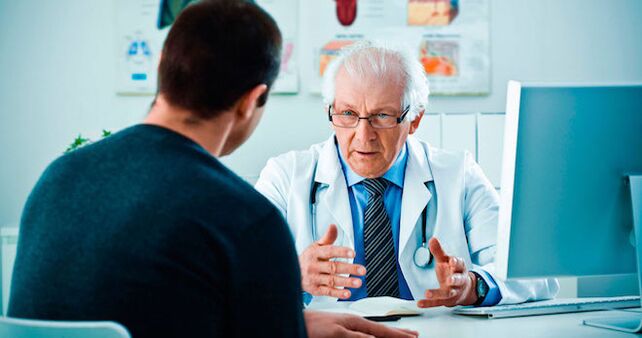Un médecin conseille à un homme de prendre des médicaments pour augmenter la puissance